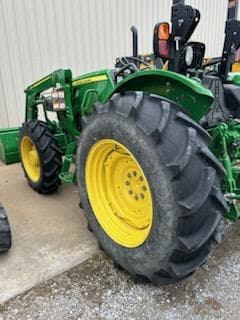 Image of John Deere 5075E equipment image 4
