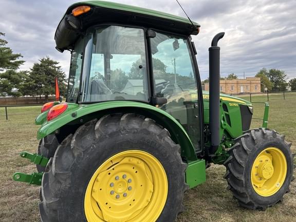Image of John Deere 5075E equipment image 3