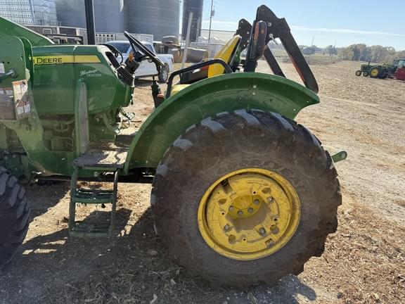 Image of John Deere 5075E equipment image 2