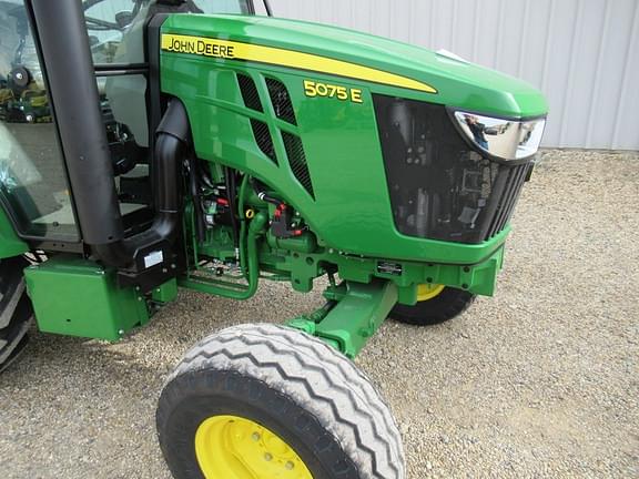 Image of John Deere 5075E equipment image 4