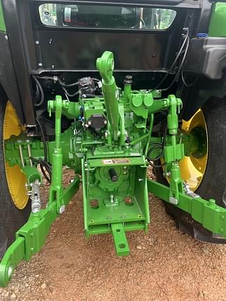 Image of John Deere 5075E equipment image 4