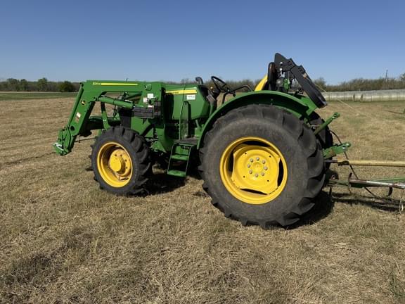 Image of John Deere 5075E equipment image 4