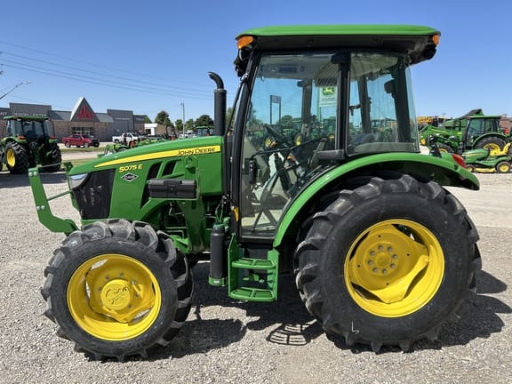 Main image John Deere 5075E