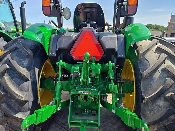 Image of John Deere 5075E equipment image 3