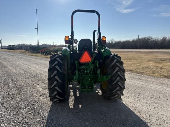 Image of John Deere 5075E equipment image 3