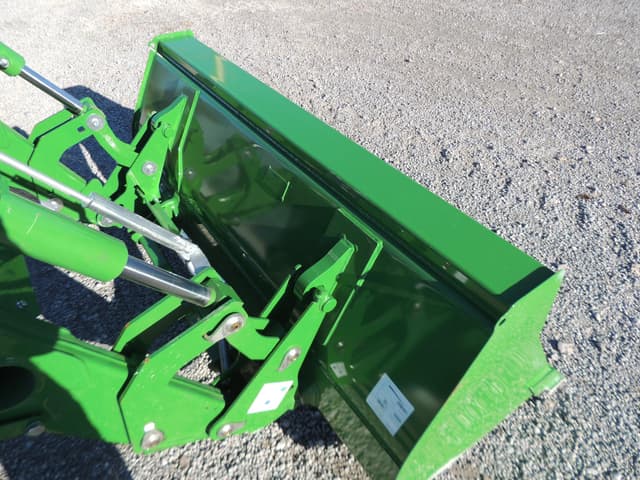 Image of John Deere 5075E equipment image 4