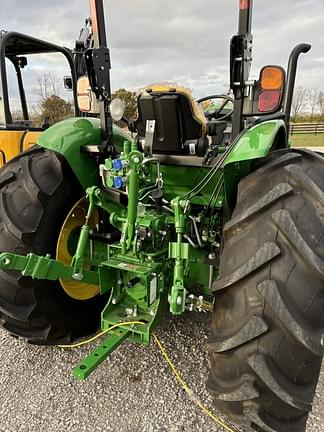 Image of John Deere 5075E equipment image 3