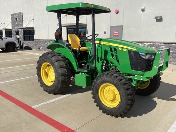 Image of John Deere 5075E equipment image 4