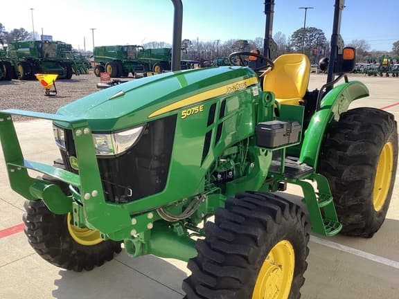 Image of John Deere 5075E equipment image 3