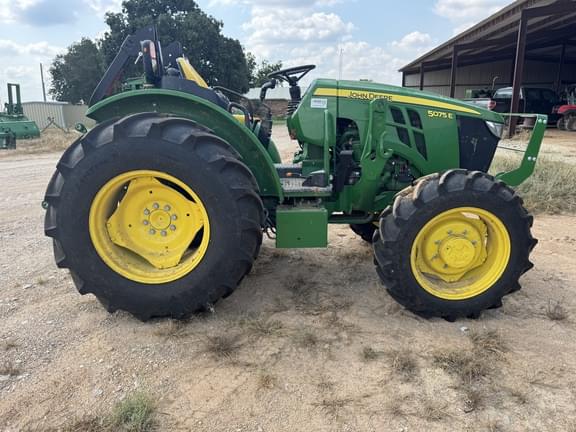 Image of John Deere 5075E equipment image 4