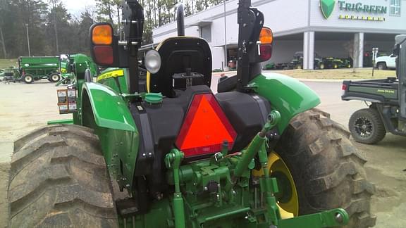 Image of John Deere 5075E equipment image 4