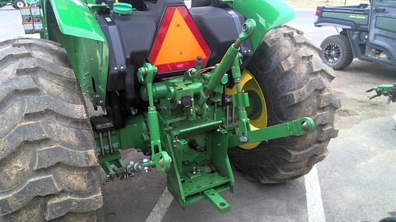 Image of John Deere 5075E equipment image 3