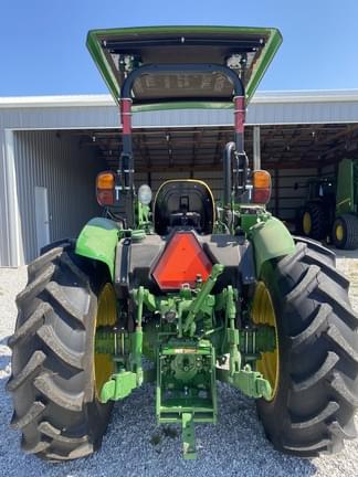 Image of John Deere 5075E equipment image 3