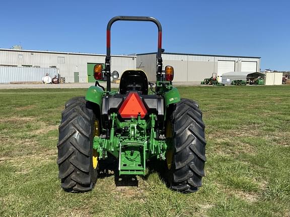 Image of John Deere 5075E equipment image 3