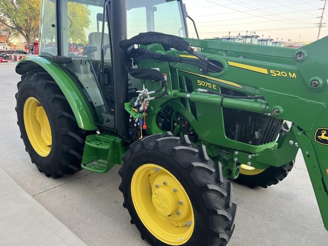 Image of John Deere 5075E equipment image 3