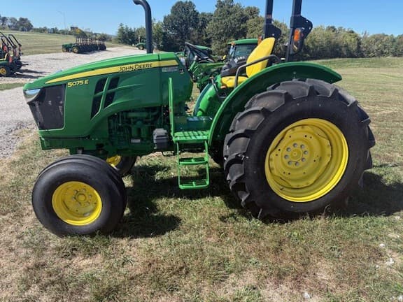 Image of John Deere 5075E equipment image 2