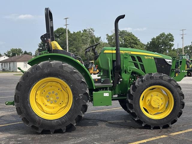 Image of John Deere 5075E equipment image 3
