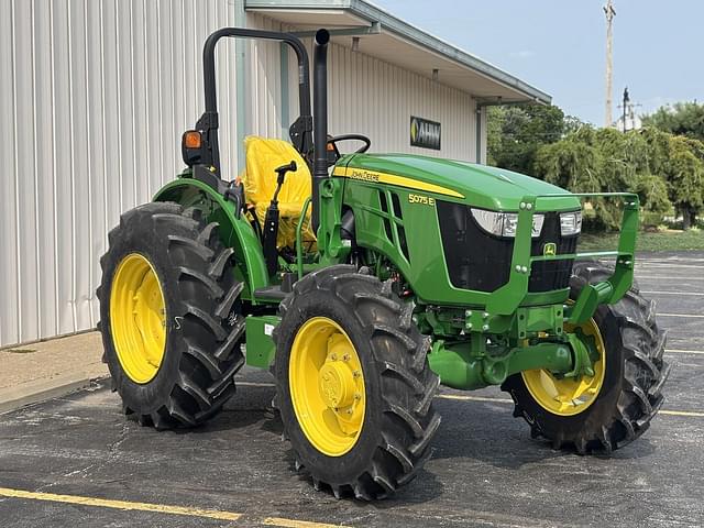 Image of John Deere 5075E equipment image 2