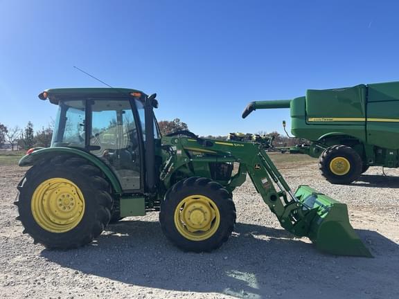 Image of John Deere 5075E equipment image 4