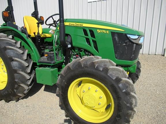 Image of John Deere 5075E equipment image 3