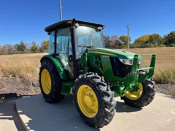 Image of John Deere 5075E equipment image 1