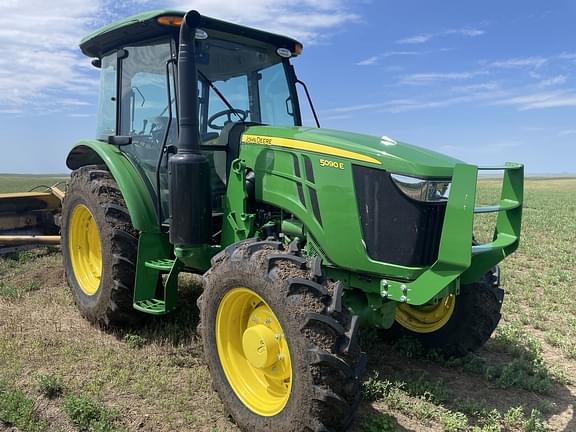 Image of John Deere 5075E equipment image 3