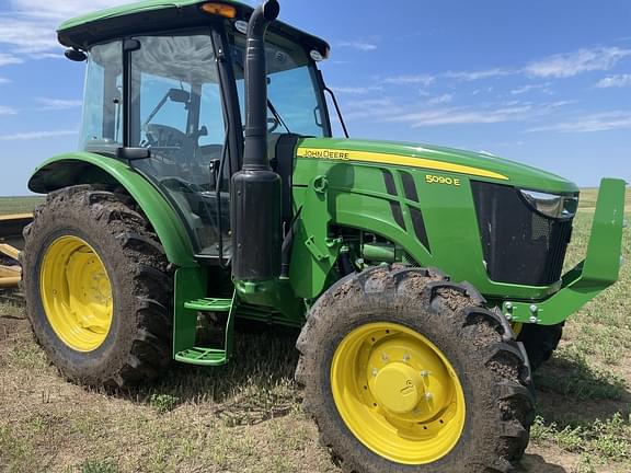 Image of John Deere 5075E Primary image