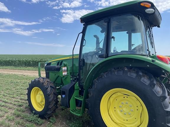 Image of John Deere 5075E equipment image 4