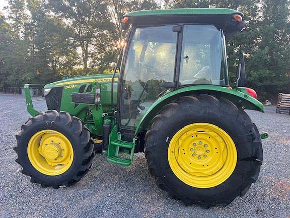 Image of John Deere 5075E equipment image 3