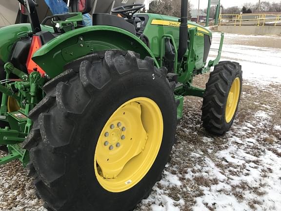 Image of John Deere 5075E equipment image 1