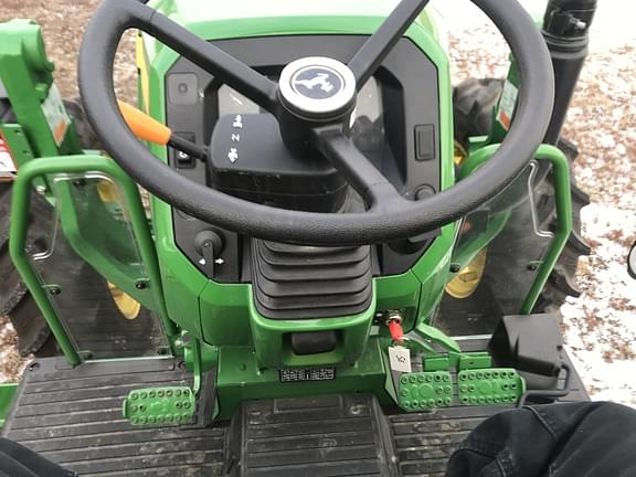 Image of John Deere 5075E equipment image 3