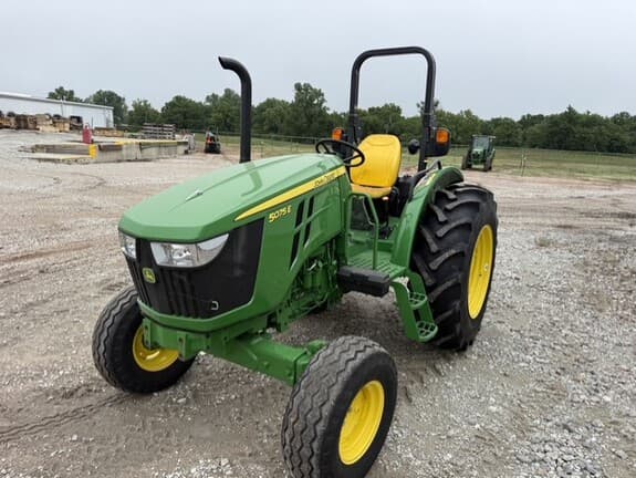 Image of John Deere 5075E equipment image 3