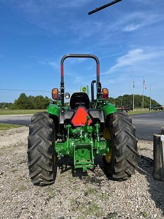 Image of John Deere 5075E equipment image 2