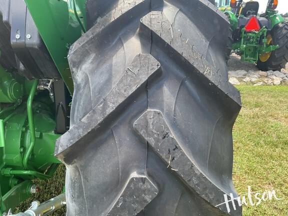 Image of John Deere 5075E equipment image 4