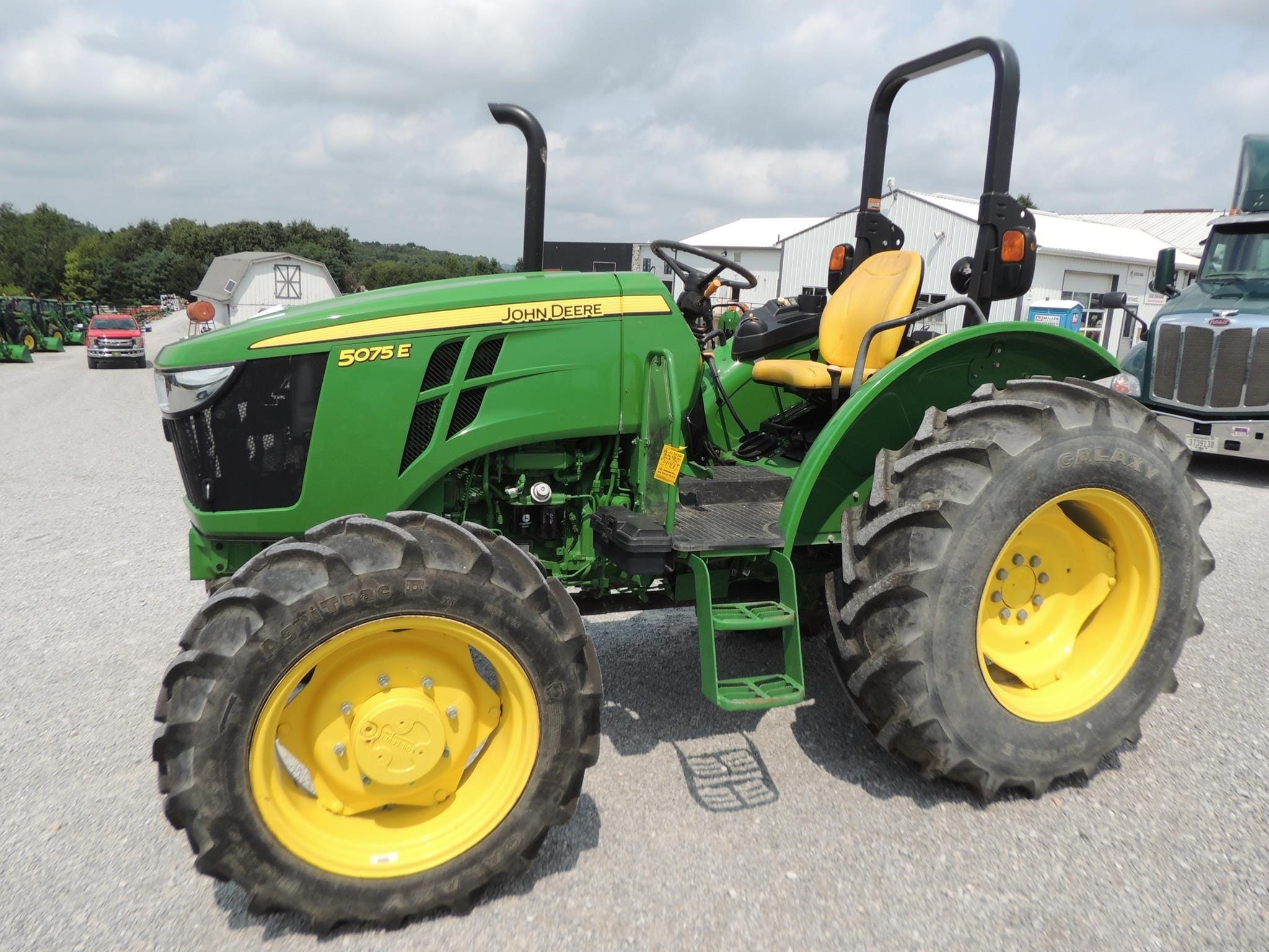 2024 John Deere 5075E Equipment Image0
