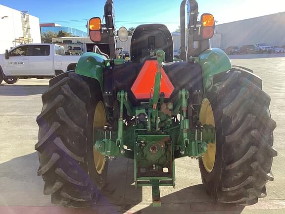 Image of John Deere 5075E equipment image 3