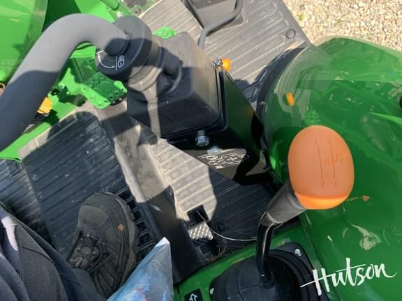 Image of John Deere 5075E equipment image 4