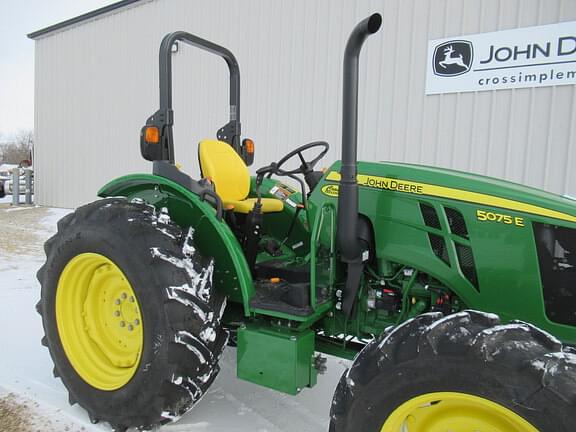 Image of John Deere 5075E equipment image 2