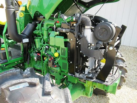 Image of John Deere 5075E equipment image 4