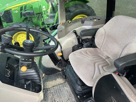 Image of John Deere 5075E equipment image 2