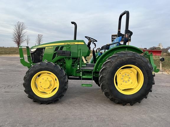 Image of John Deere 5075E equipment image 1