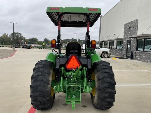 Image of John Deere 5075E equipment image 4