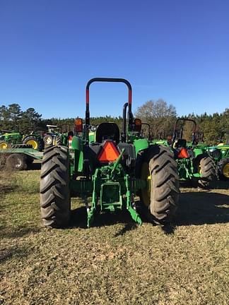 Image of John Deere 5075E equipment image 4