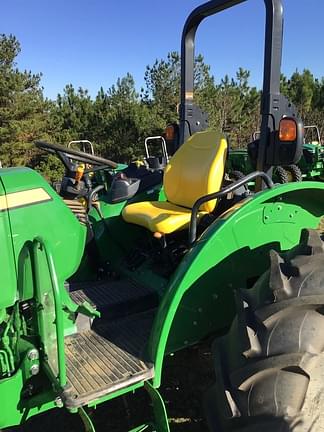 Image of John Deere 5075E equipment image 1