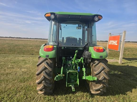 Image of John Deere 5075E equipment image 3