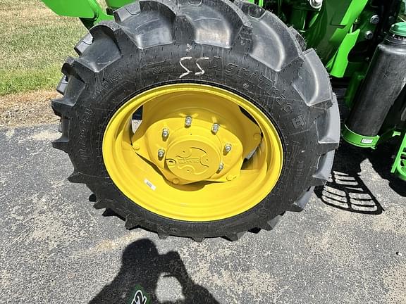 Image of John Deere 5075E equipment image 1