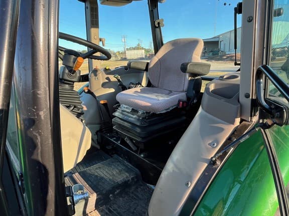 Image of John Deere 5075E equipment image 4