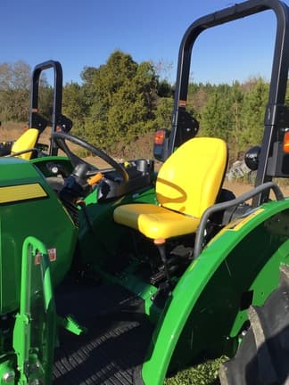 Image of John Deere 5075E equipment image 1