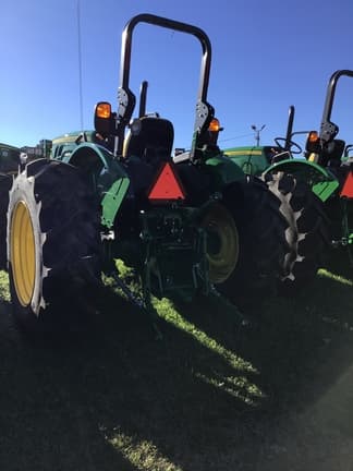 Image of John Deere 5075E equipment image 4