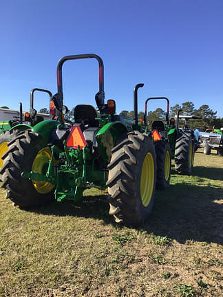 Image of John Deere 5075E equipment image 4